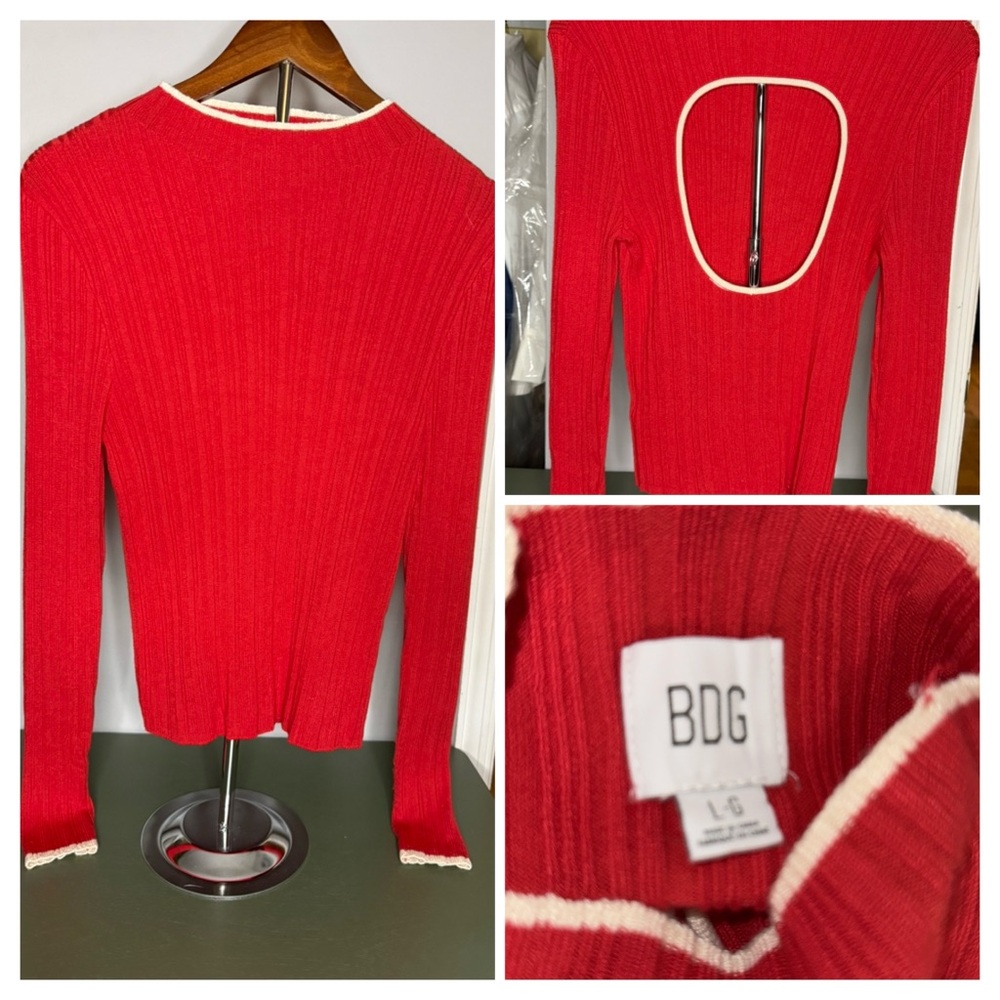 BDG Urban Outfitters Size L
Red sweater w/ open back